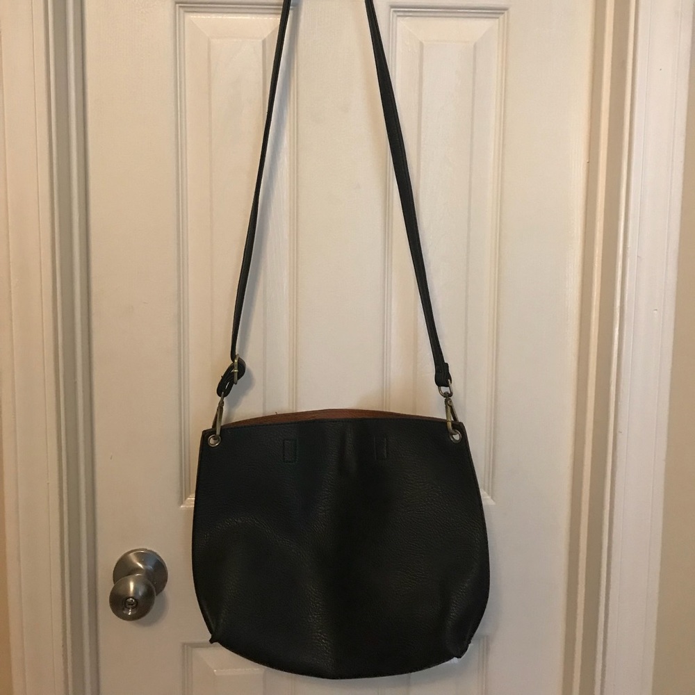 Reversible cross body bag